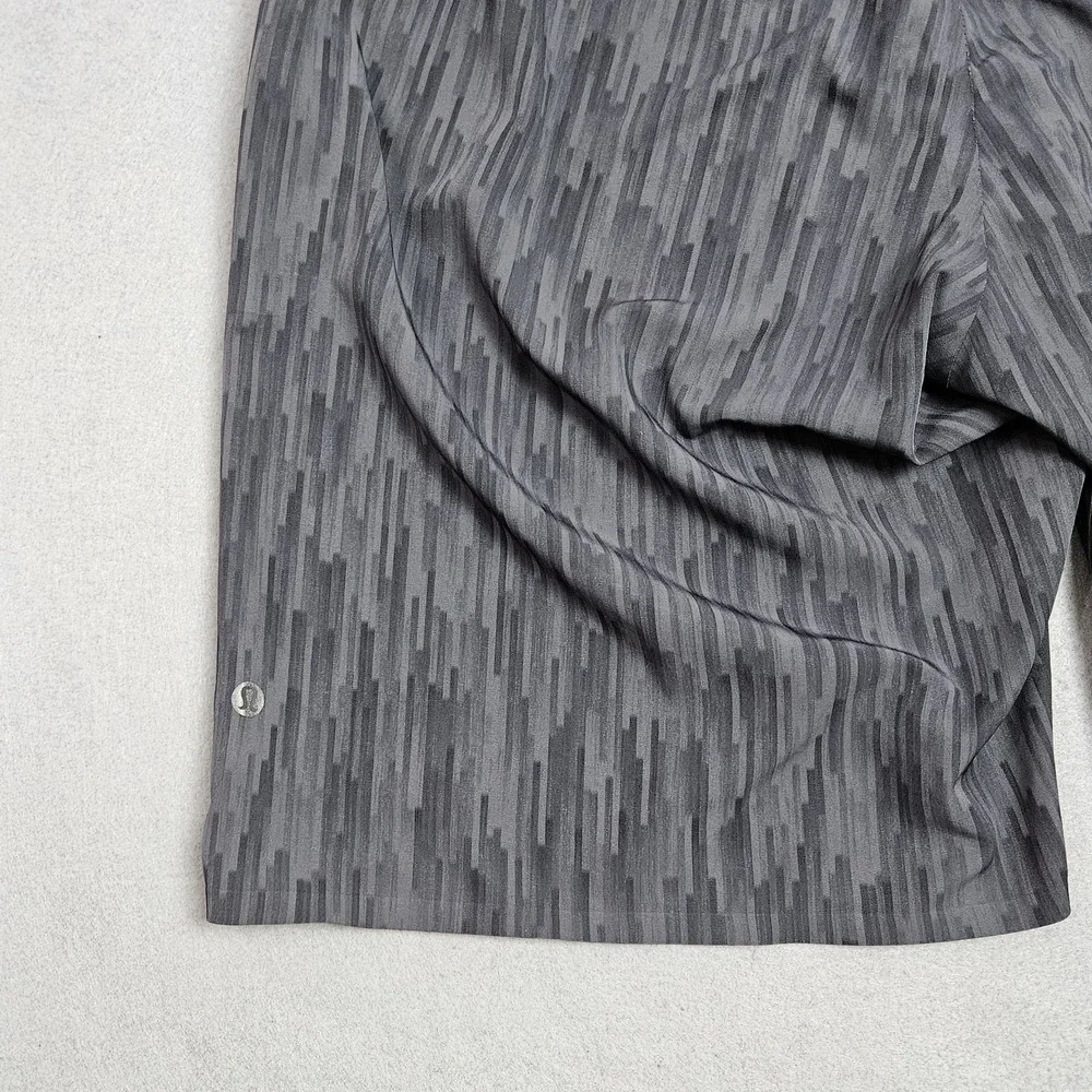 Lululemon Board Shorts Men's 36 Swim Trunks Unlined No Mesh Gray‎ Striped